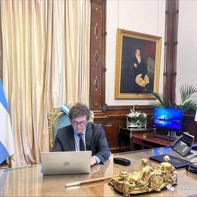 阿根廷总统办公室X平台账号发布的米莱工作照