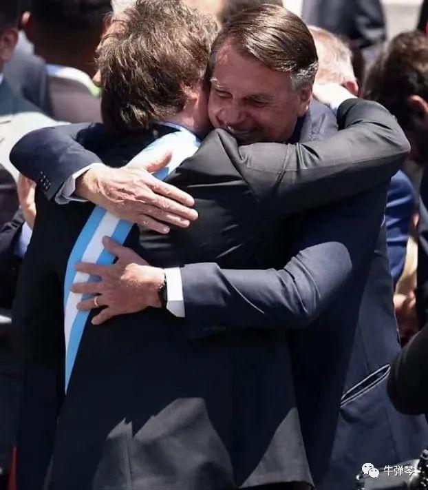 米莱与巴西前总统博索纳罗热情拥抱